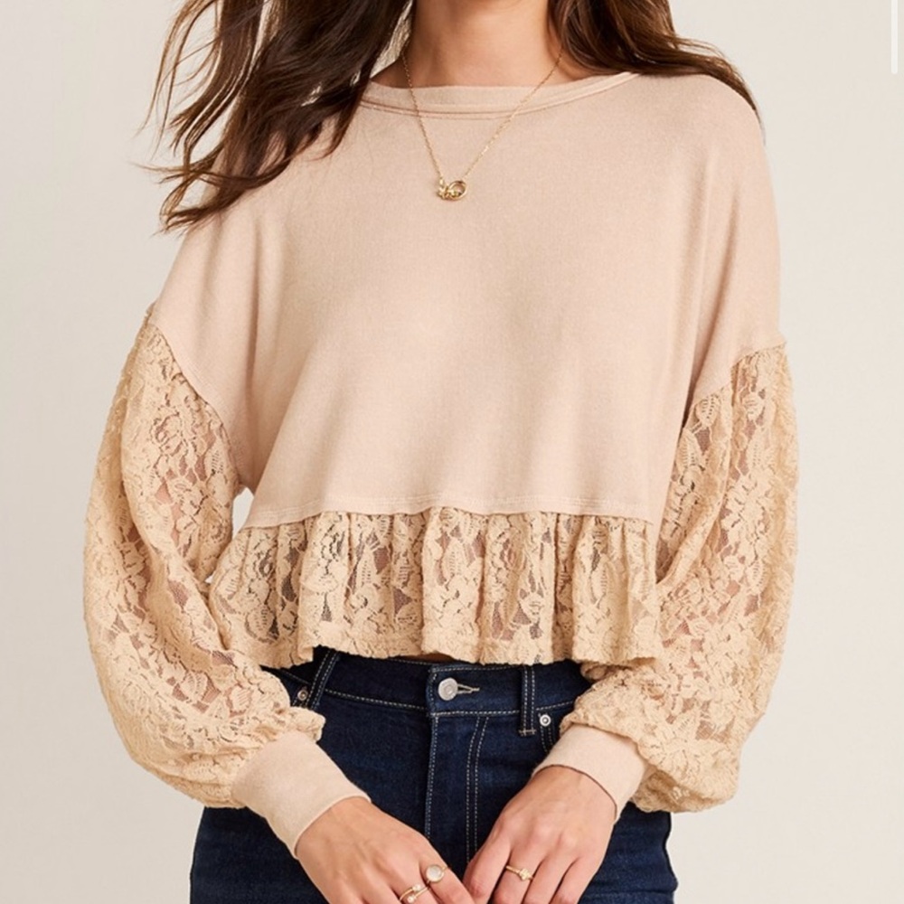 Francesca's Tanya Lace Dolman Top Size Medium NWT Tan
